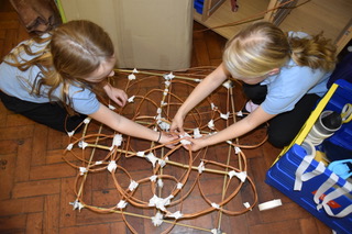 2 children making willow lantern